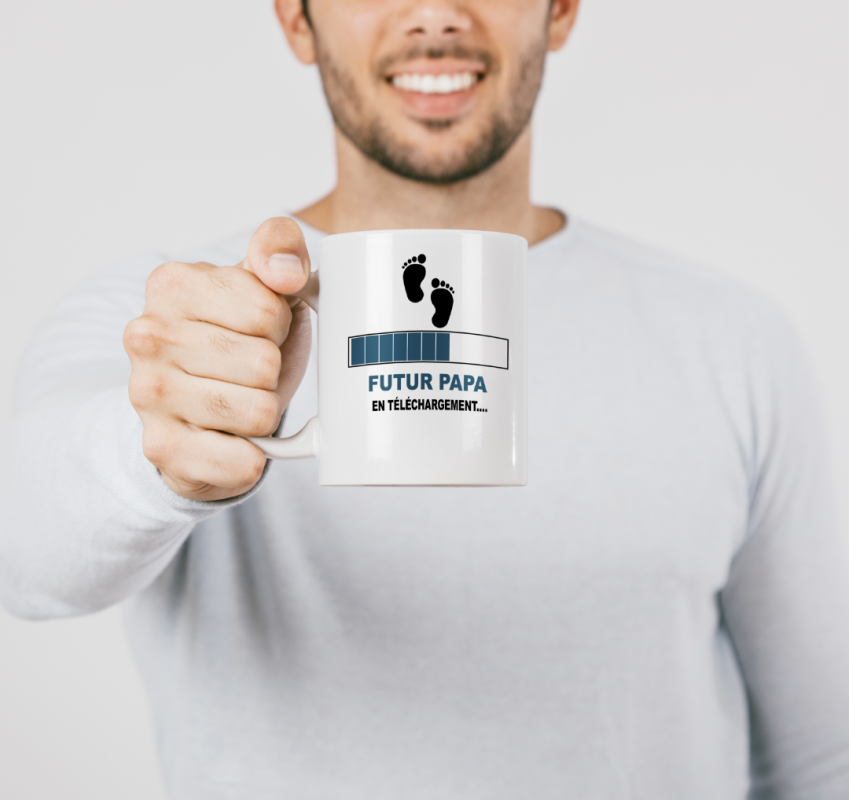 Homme avec un mug "Futur papa"